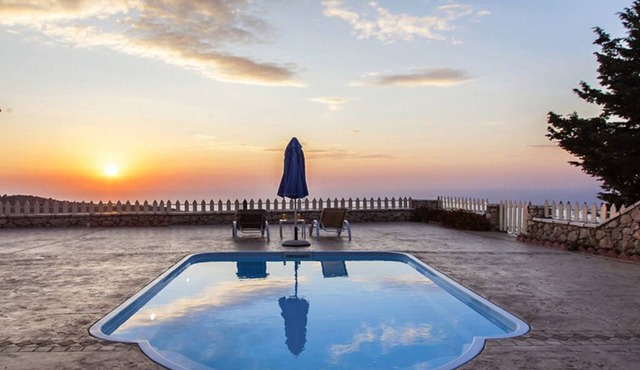 Traditional Villa with Sea View & Private Pool & large outdoor area in Chortata