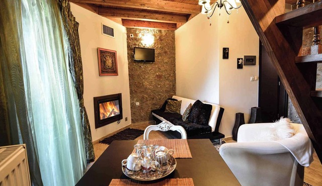 Trikalon Muses Art Suites - Polumnia Cozy Loft in Ano Trikala