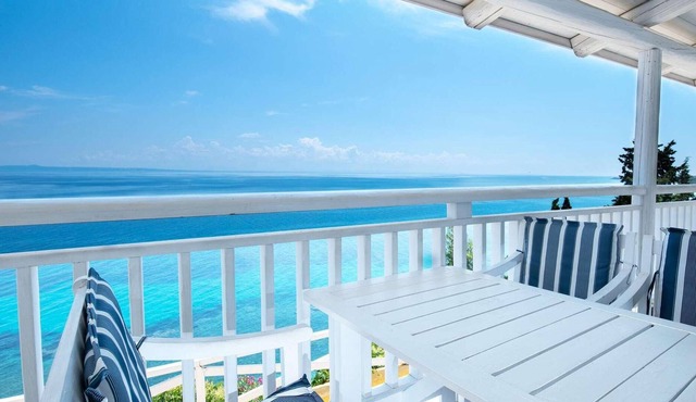 Two bed apartment with stunning sea views in Vassilikos