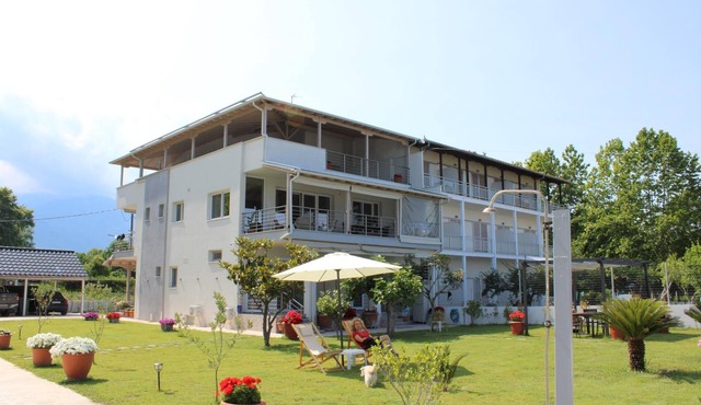 Uniquely situated holiday flat, directly on the fine sandy beach, with far-reach in Paralia Skotina