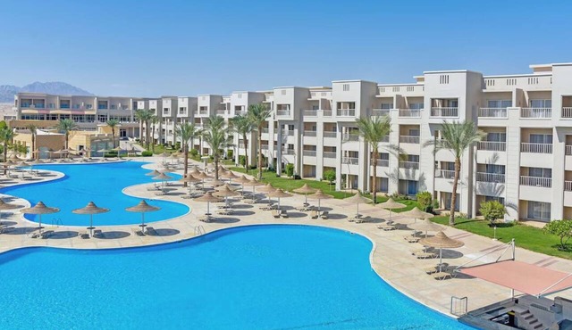 Vibrant All-Inclusive Stay with Private Beach & Evening Entertainment in Red Sea Governorate