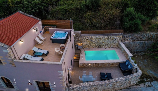 Villa Aladanos-stone villa/private heated jacuzzi and pool with amazing views in Chania