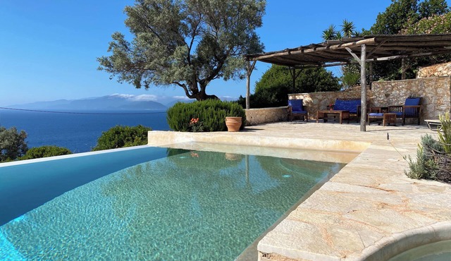 Villa Anatoli - Luxury seafront villa with private infinity pool in Sivota