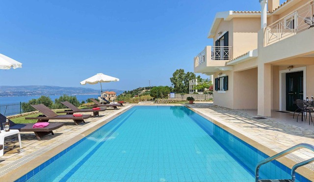 Villa Argostoli Bay - Three Bedroom Villa, Sleeps 7 in Argostolion
