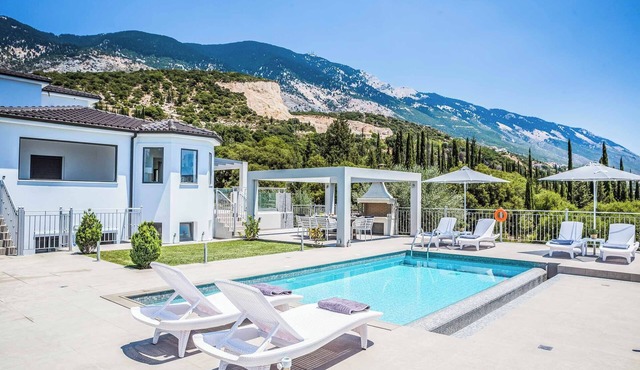 Villa Aris - Three Bedroom Villa, Sleeps 6 in Ionian Islands