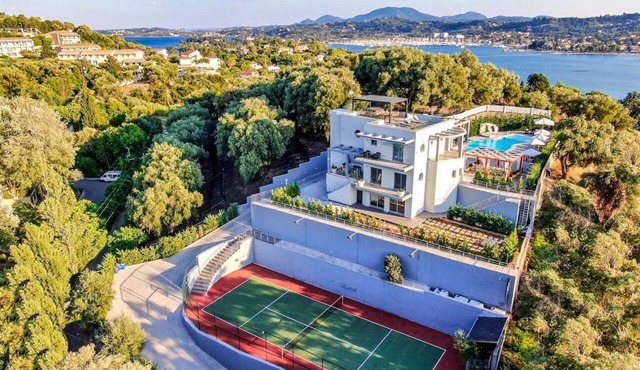 Villa Asteria - Five Bedroom Villa, Sleeps 12 in Limni