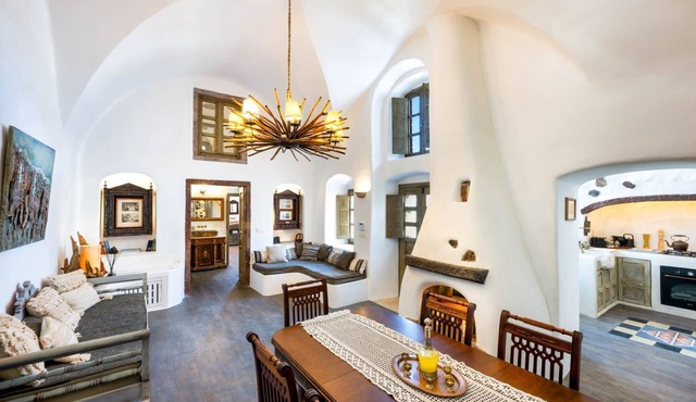 Villa Castelli - Five Bedroom Villa, Sleeps 10 in Pirgos Kallistis