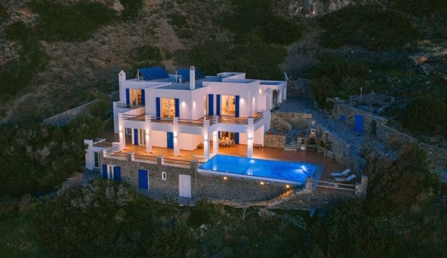 Villa Delfini, beachfront, best 2-16 guests, Syros in SYROS