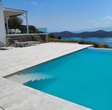 Villa Estée, luxury villa with private infinity pool and jacuzzi in Elounda