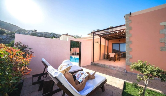 Villa Estia, pool, ideal for couples, cozy, quiet in Platanos