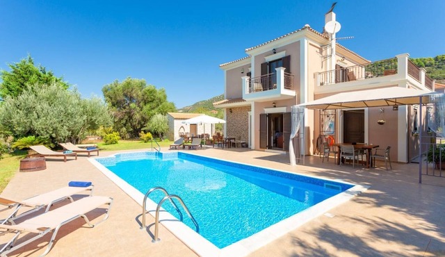 Villa Eufrosini - Three Bedroom Villa, Sleeps 7 in Minia