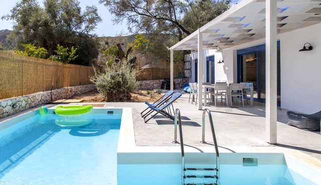 Villa Galini With a Private Pool Ideal For Families - 3 min Walk to the Beach in Mikros Gialos