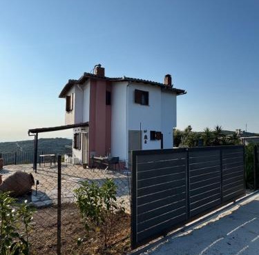 villa Glykeria Διώροφη Κατοικία με δυο υπνοδωμάτια με θέα in Xinóvrisi