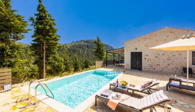 Villa Hill View Ena - One Bedroom Villa, Sleeps 4 in Paxi