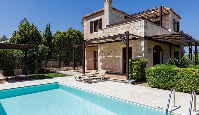 Villa Kali,private pool,near the beach & amenities in Adelianos Kampos