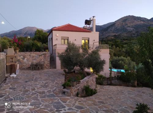 "Villa Kastania" Melidoni, Chania, Crete in Melidhónion