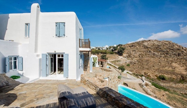 Villa Larimar - Three Bedroom Villa, Sleeps 6 in Thira