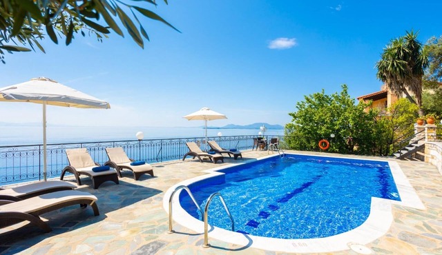 Villa Lina - Five Bedroom Villa, Sleeps 10 in Katavolos