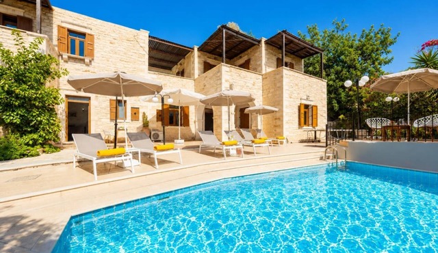 Villa Marcos Chara - Five Bedroom Villa, Sleeps 10 in Asteri