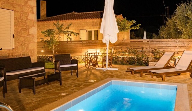 Villa Maria. One bedroom cottage with private pool in Stoupa