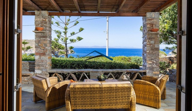 Villa Mirsini only a 3 minute walk from 2 beaches and the town of Korissia. in Kea