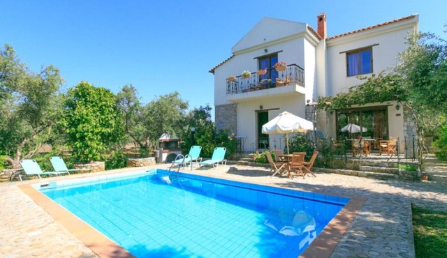Villa Nineta in Tavronitis