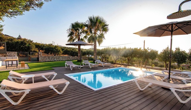 VILLA PELAGOS VIEW,PRIVATE POOL,4 BEDROOM, 5 min from the beach! in Crete