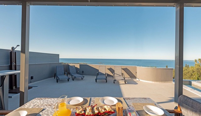VILLA ROXANNE, 2 Bedroom Bijoux Villa With Stunning Panoramic Sea Views in Minies