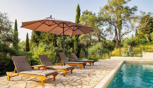 Villa Sissy sleeping up to 14 guests with large private pool - Prestige Villas in Achilleio