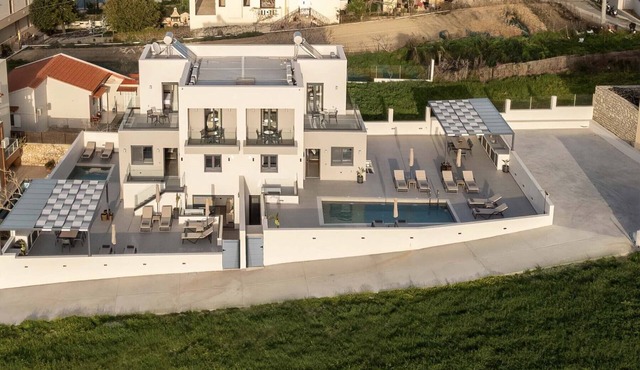 Villa Solaire - Heated Pool & Sauna in Sfakaki