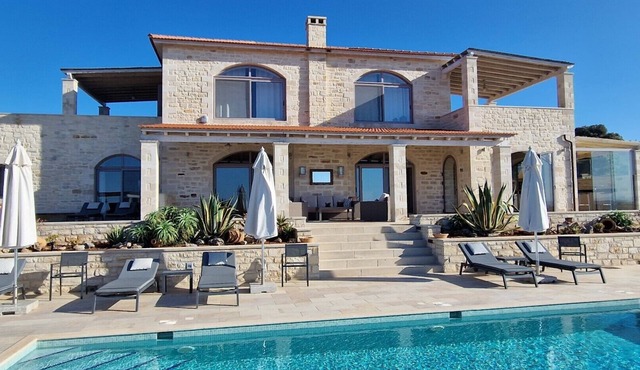 Villa Stella absolute privacy in a secluded location with Heatable pool in Atsipopoulo