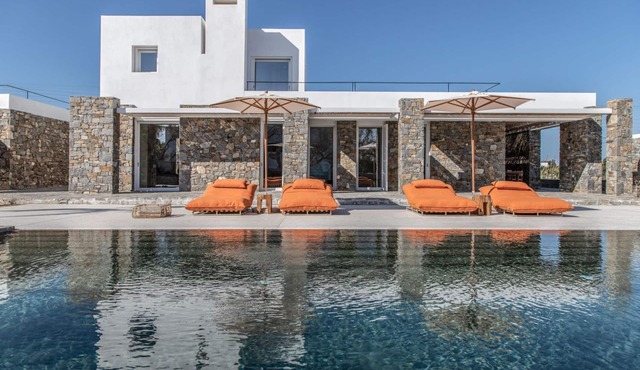 Villa Suki - Five Bedroom Villa, Sleeps 14 in Santa Maria