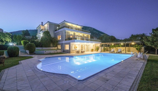 Villa 'Supreme and Classy Pool Residence ' with Mountain View, Wi-Fi and Air Conditioning in peania
