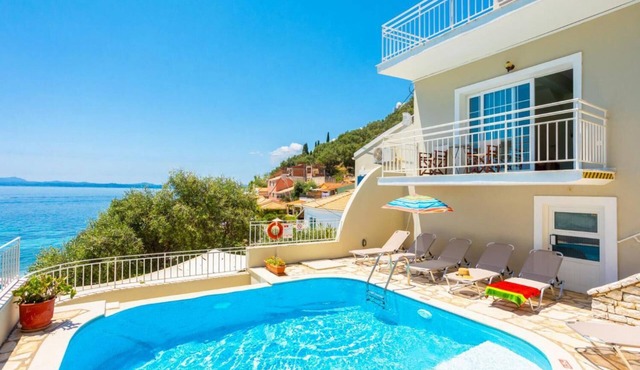 Villa Thalassa - Three Bedroom Villa, Sleeps 6 in Katavolos