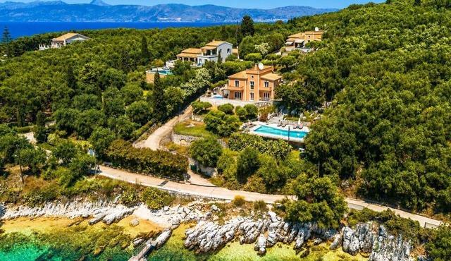 Villa Thalassia - Four Bedroom Villa, Sleeps 8 in Kassiopi