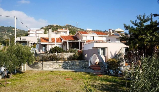 Villa with great view and a few steps away from the beach ! in Παλαιό Τσιφλίκι