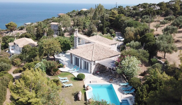 Villa with pool in exposed position, sea view, wifi | Messenia, Peloponnese in Koroni