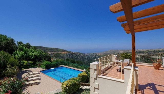 Villa with private pool & sea view for absolute privacy and serenity. in Rethymno