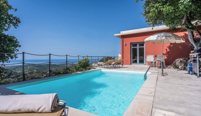 Villa with private pool and sea view located between Chania and Rethymnon, Lake Kournas in Patima