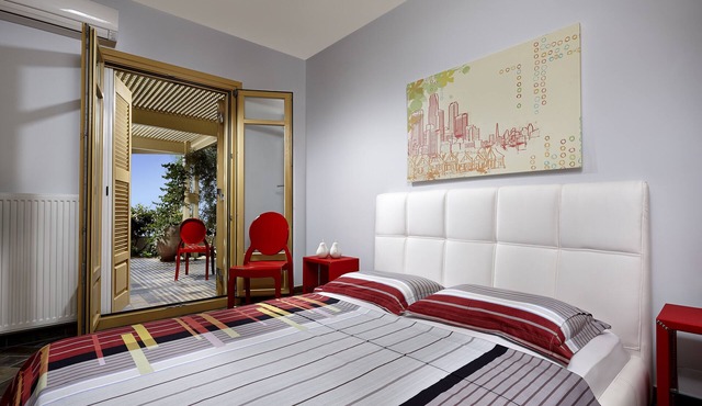 Villa Yellow. Inviting you to discover it with every moment Villa Paradise Hotel in Naxos