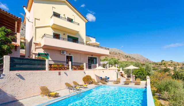 Villa Zeus in Loutrákion
