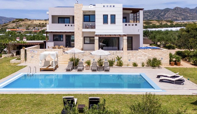 Villa Zoe - With 72m² Pool in Ierapetra