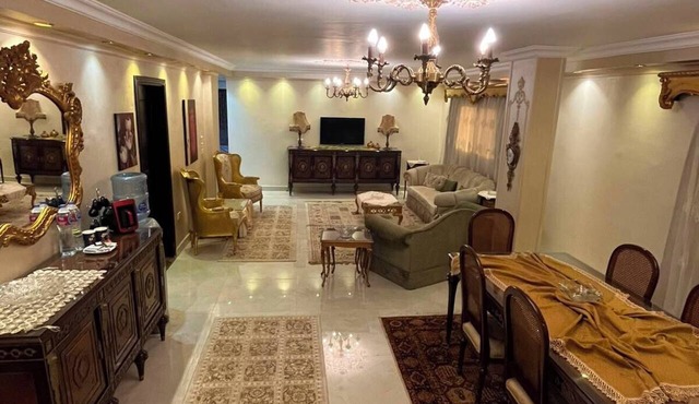 Vintage 2-Bedroom Apartment with AC & Large Balcony in Giza in Giza Governorate