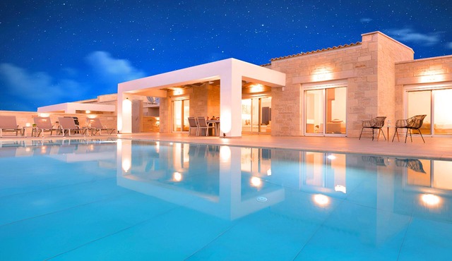 Vista Mare Grand Villa 4 Heated Pools in Dramia