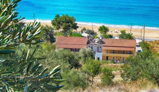 Vistonia Apartment 4 - right on the beach with sea views in Agios Georgios
