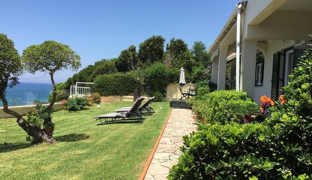 WATERFRONT VILLA SEAHORSE BAY- HALIKOUNAS in Chalikounas