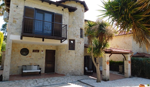 Well-furnished detached villa with private swimming pool & lovely outdoor area in Zentralmakedonien