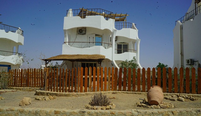 WHITE VILLA No. 8