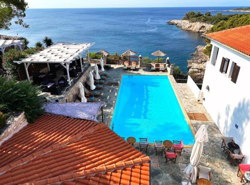 Yalis Hotel in Votsi