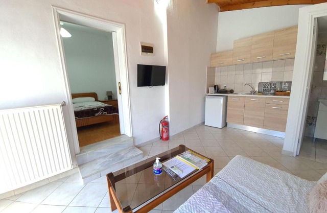 G-George Apartments by the Sea and Airport in Liádha
